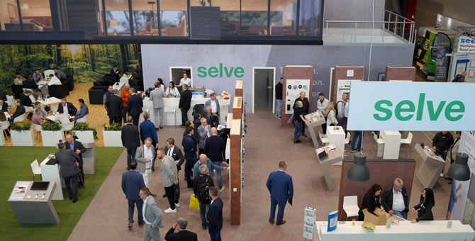 07_selve_r_und_t_messestand__totale